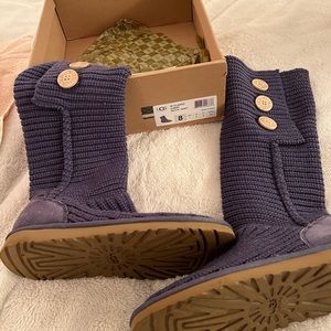 UGG cardy. Blue. Size 8. Almost new.